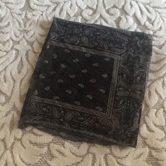 Face and Neck Covering  - Picture 5 of 7